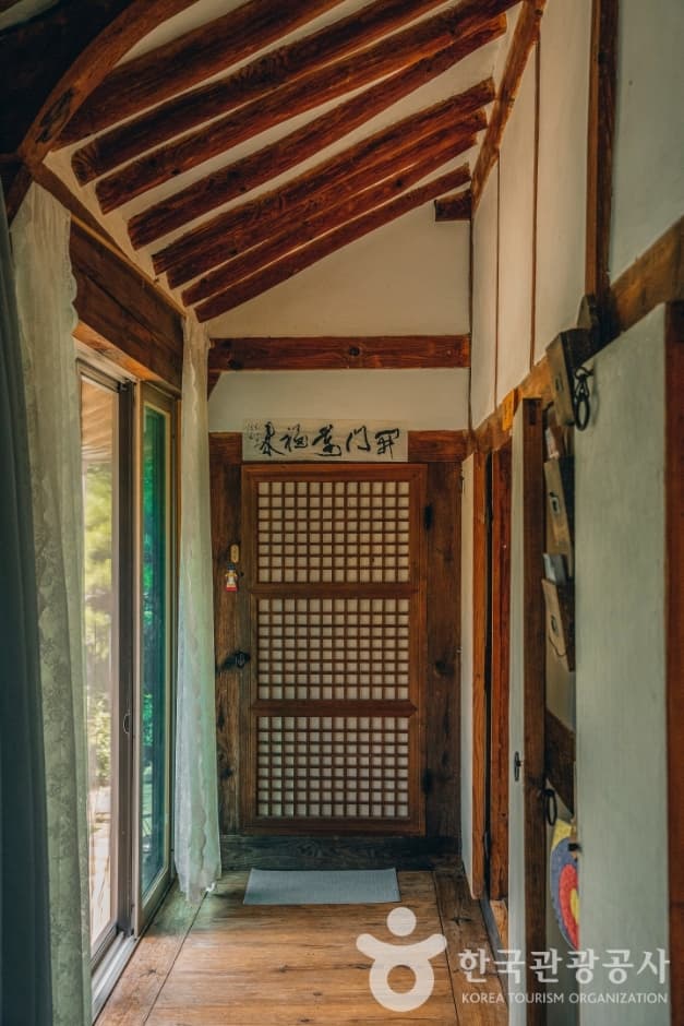 Mokimdang (목임당)