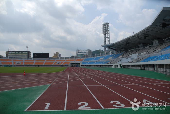 Hanbat Sports Complex (한밭종합운동장)