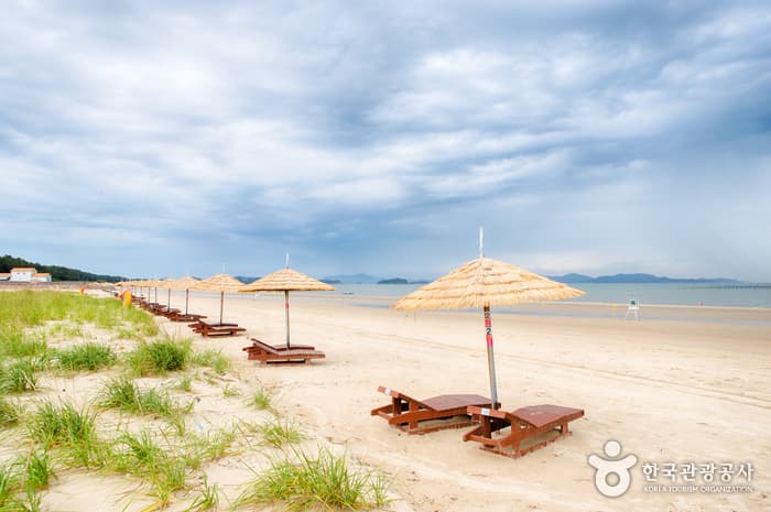 Jeungdo Ujeon Beach (증도 우전해수욕장)