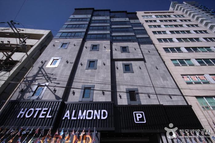 Almond Hotel (아몬드호텔)