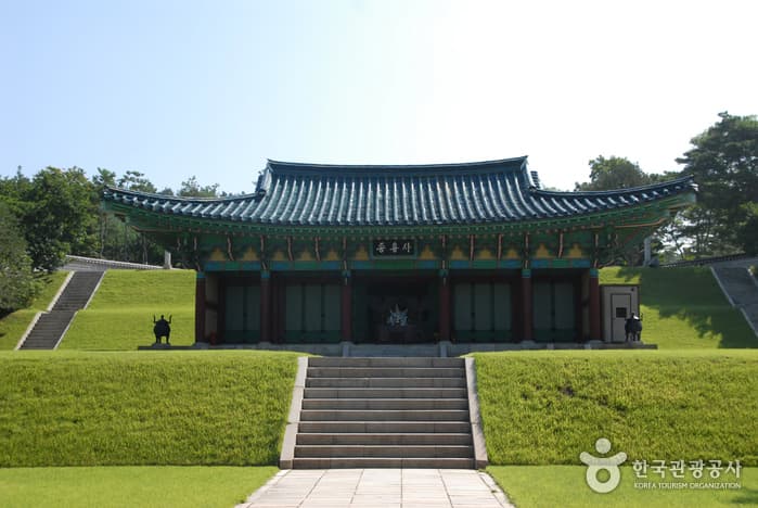 Tomb of Seven Hundred Patriotic Martyrs (Geumsan) (금산 칠백의총)