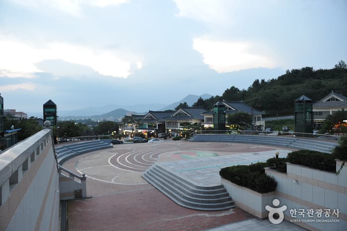 Chunhyang Culture & Art Center (춘향문화예술회관)