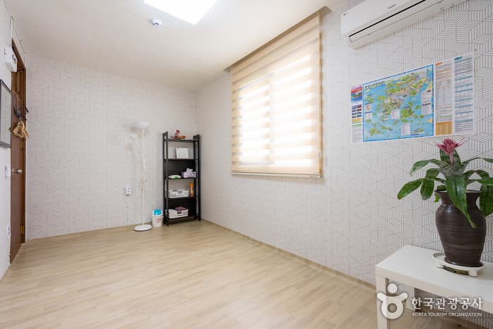 Your's Guesthouse, Tongyeong (통영 유어스게스트하우스)