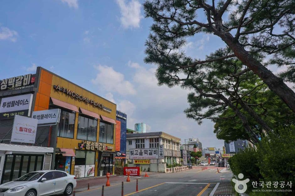 Gwangju Songjeong-dong Tteokgalbi Street (광주 송정동 떡갈비 골목)