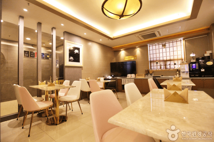 AT Business Hotel (AT비지니스호텔)