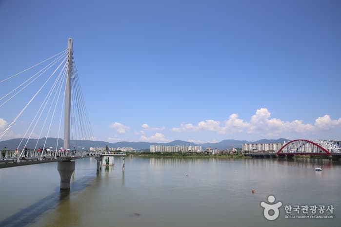 Soyanggang Skywalk (소양강스카이워크)