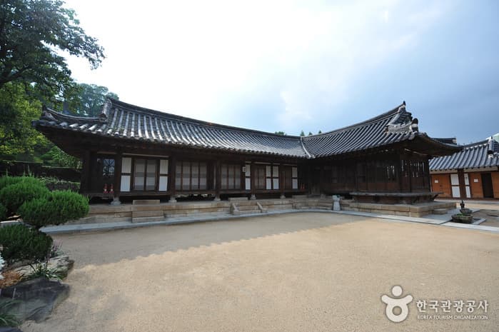 Lee Jang-woo's House (이장우 가옥)