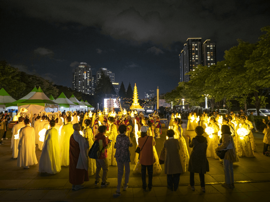 Busan Lotus Lantern Festival (부산연등축제)