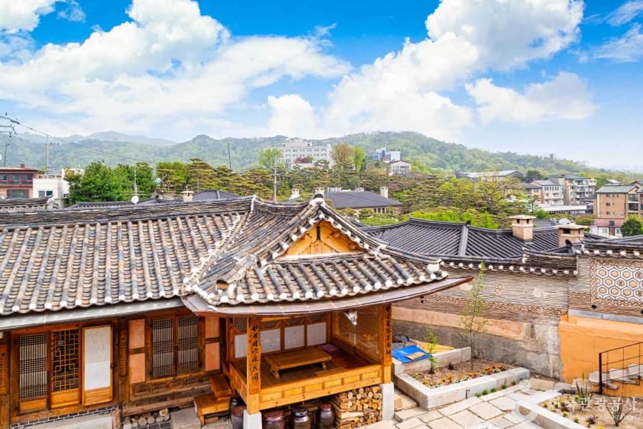 Bukchon Hanok Village (북촌한옥마을)