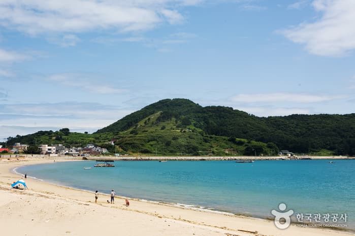 Gujora Beach (구조라해수욕장)