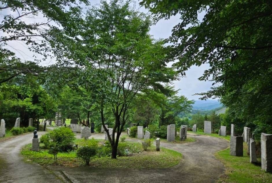 C Art Museum (Art Museum in Forest) (C아트뮤지엄 (숲속의 미술공원))