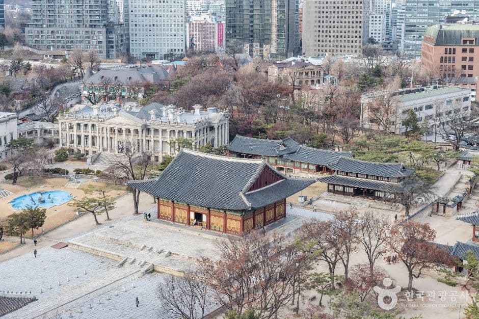 Deoksugung Palace (덕수궁)
