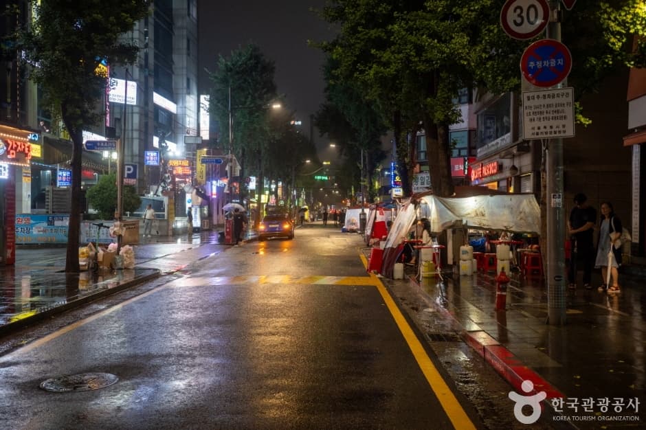 Jongno 3 (sam)-ga Pocha Street (종로3가 포장마차 거리)