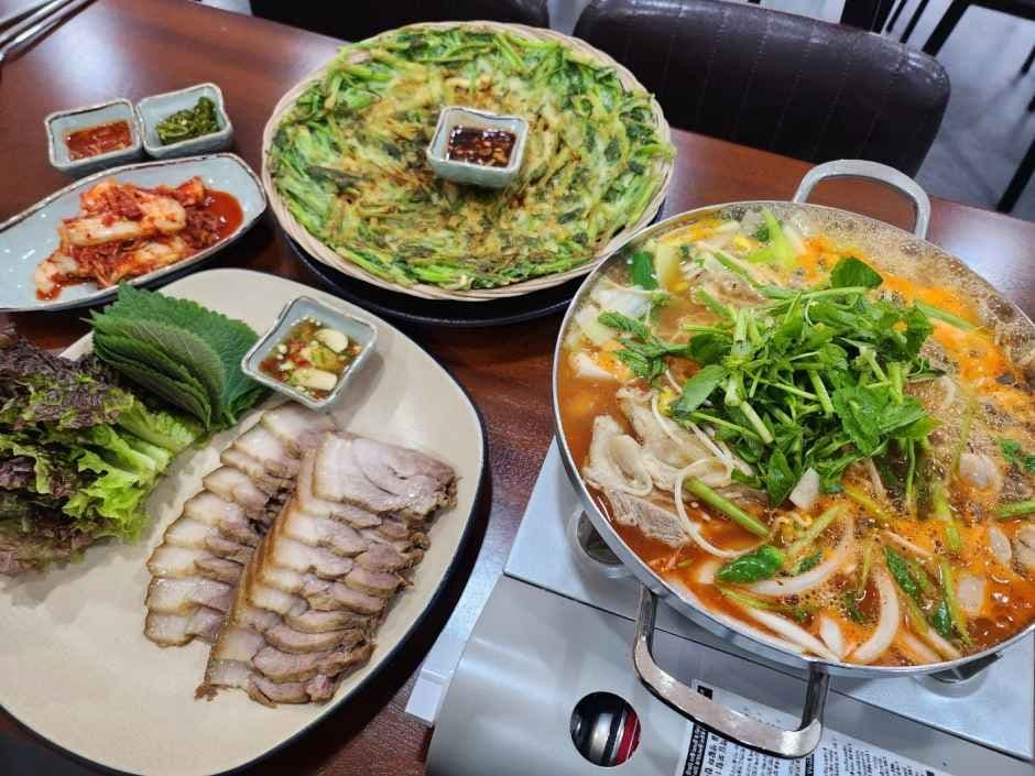 Sambong Dodam (삼봉도담)